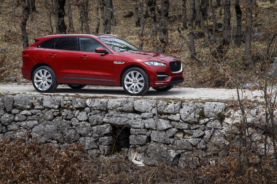  Jaguar F-Pace R-Sport 2016 года  (фото 19 из 30)